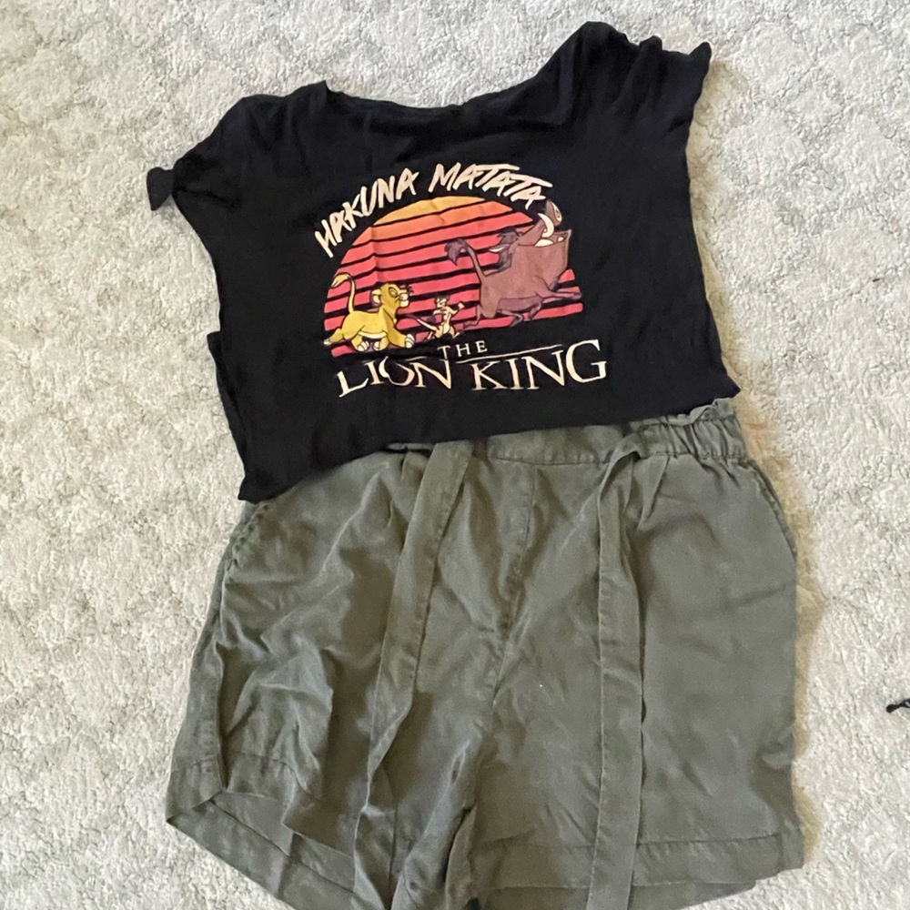 Outfit - Shirt and loose Shorts